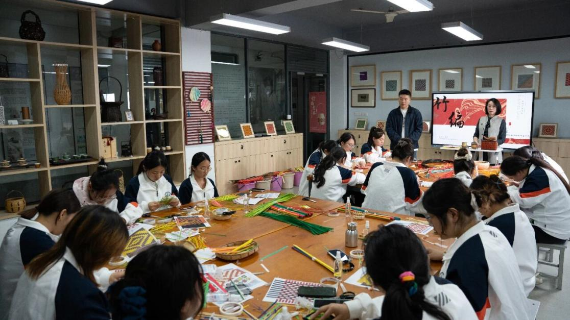为非遗“添彩”，为青春“赋能”：江苏建院的文化育人新实践